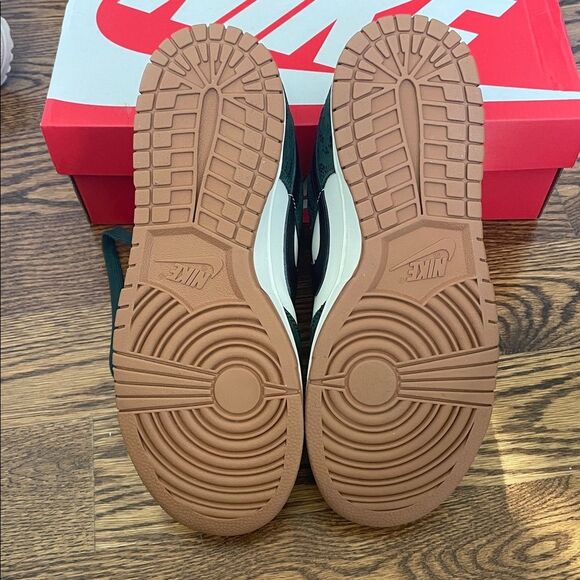 NIB Nike Dunk Low - Green Snake - Pro Green Black Sail - Size 9 - Picture 6 of 13